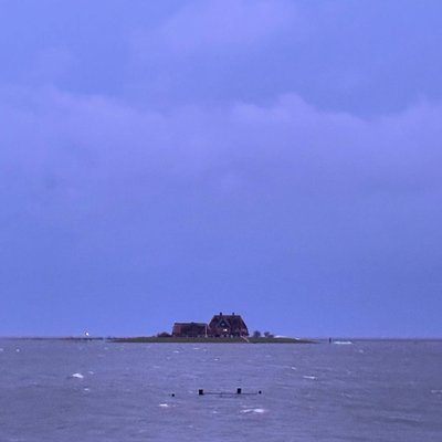 Guten Morgen von Hallig Hooge! Heute haben wir Landunter! Wer mehr zu dem Thema wissen will, findet in unserem Urlaubsmagazin interessante Infos. Das gibt es auch digital unter https://hooge.de/halligurlaub/urlaub-planen/prospektbestellung. #hallighooge #