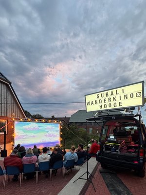 Heute ist der erste Tag vom SubaLi Wanderkino auf Hallig Hooge! Heute startet das Open Air Kino mit dem Film Marianengraben. #kinoopenair #hallighooge #immeranders #sommerkino #halligen #subali